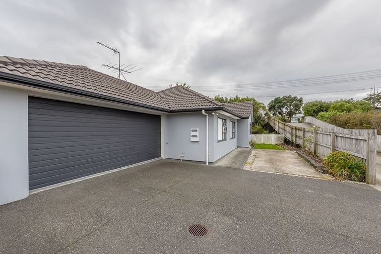 Photo of property in 87a Triangle Road, Massey, Auckland, 0614