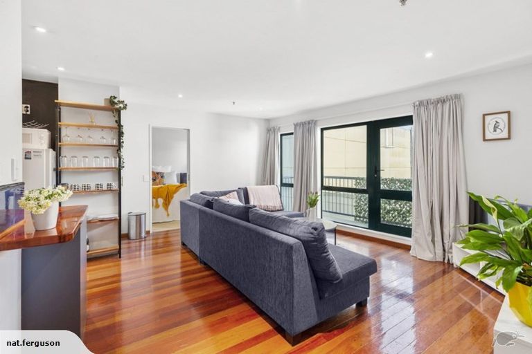 Photo of property in Courtenay Apartments, 401/120 Courtenay Place, Te Aro, Wellington, 6011