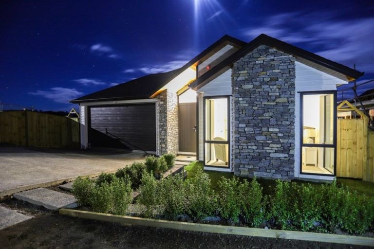 Photo of property in 32 Bine Crescent, Orewa, 0931