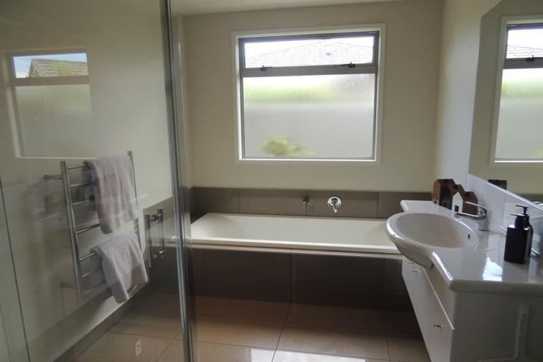 Photo of property in 32 Pacific Avenue, Poraiti, Napier, 4112