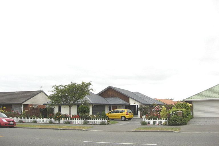 Photo of property in 49 Queenspark Drive, Parklands, Christchurch, 8083
