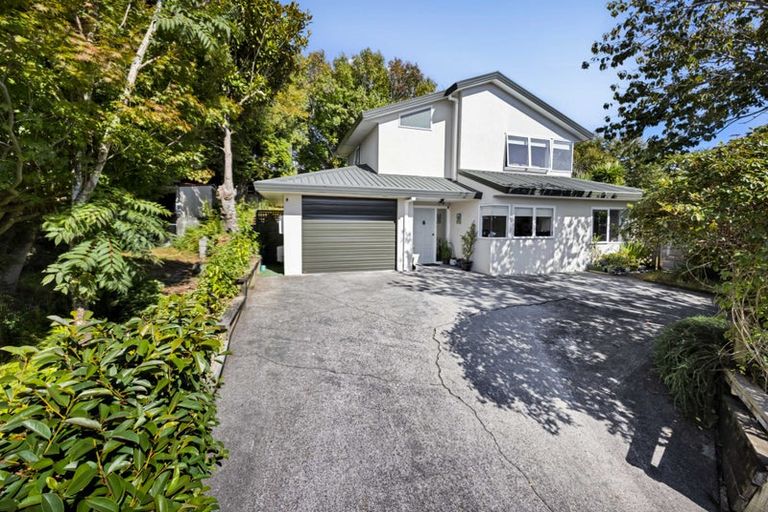 Photo of property in 6 Mayfair Place, Westown, New Plymouth, 4310