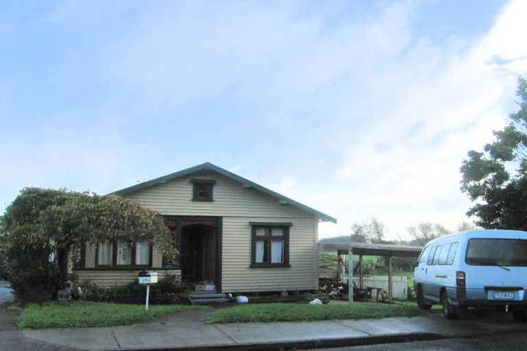 Photo of property in 28 Matenga Street, Waikanae, 5036