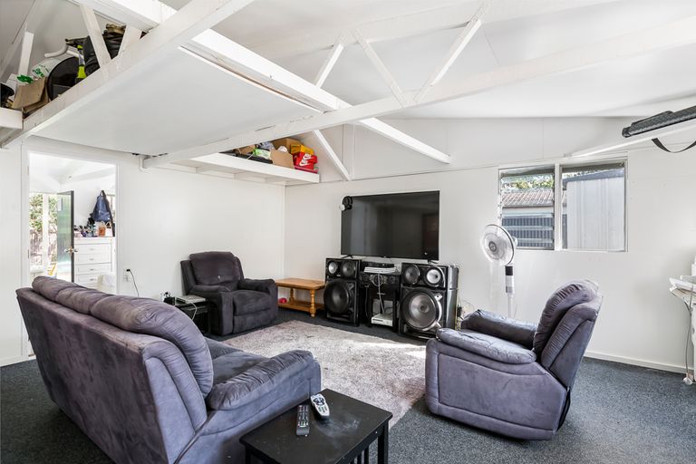 Photo of property in 12 Avro Place, Mangere, Auckland, 2022