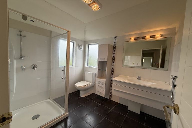 Photo of property in 18 Harrowglen Drive, Northcross, Auckland, 0632