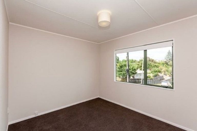 Photo of property in 23 Seaview Road, Marfell, New Plymouth, 4310