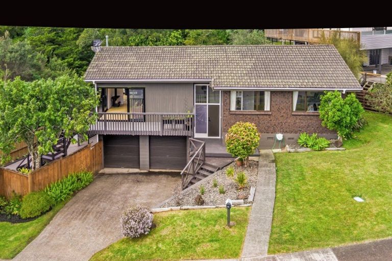 Photo of property in 21 Lastel Place, Shelly Park, Auckland, 2014