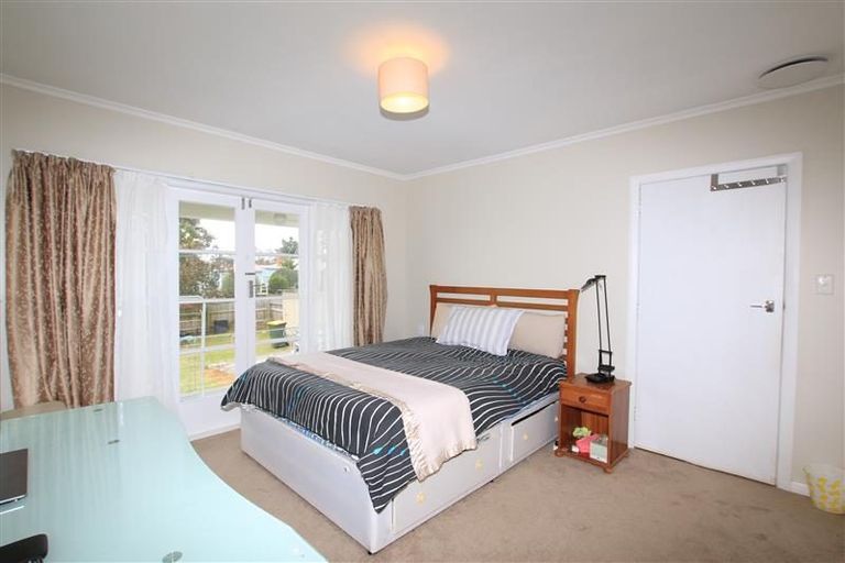Photo of property in 32 Kelwyn Road, Kelston, Auckland, 0602