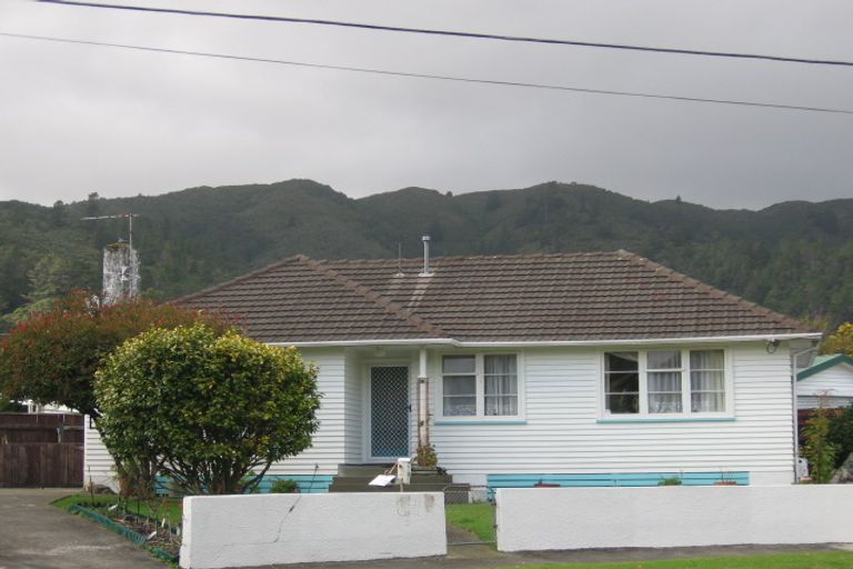 Photo of property in 10 Walker Grove, Stokes Valley, Lower Hutt, 5019
