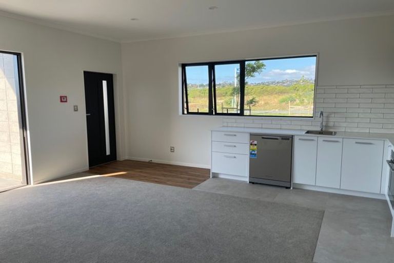 Photo of property in 4/1 Coral Tree Avenue, Wiri, Auckland, 2104