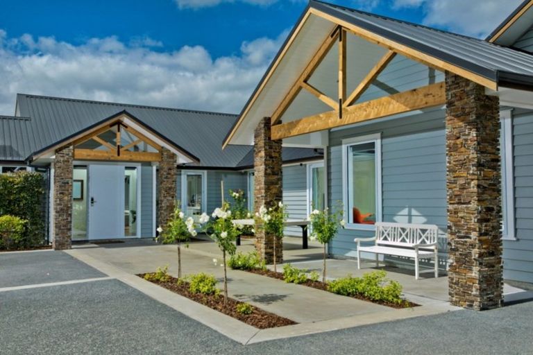 Photo of property in 8 Oak Valley Road, Dairy Flat, Albany, 0792