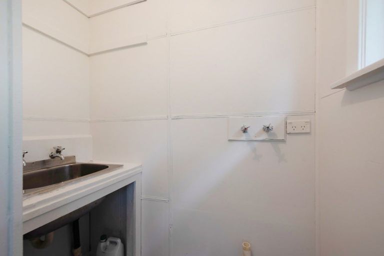 Photo of property in 135 Ruskin Road, Newlands, Wellington, 6037