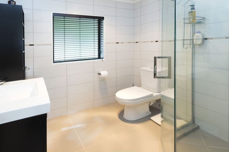 Photo of property in 5 Orohena Close, Northpark, Auckland, 2013