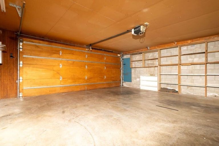 Photo of property in 180 Glengarry Road, Glen Eden, Auckland, 0602