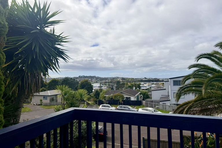 Photo of property in 10 Celeste Place, Totara Vale, Auckland, 0627