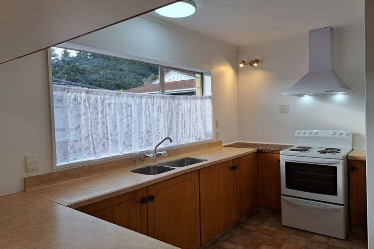 Photo of property in 3/77 Kairimu Street, Stokes Valley, Lower Hutt, 5019