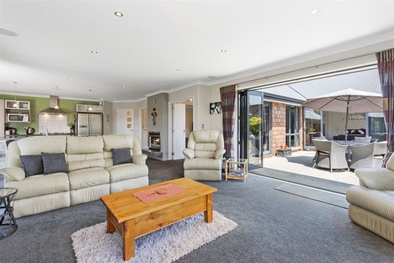 Photo of property in 28 Bottle Lake Drive, Parklands, Christchurch, 8083