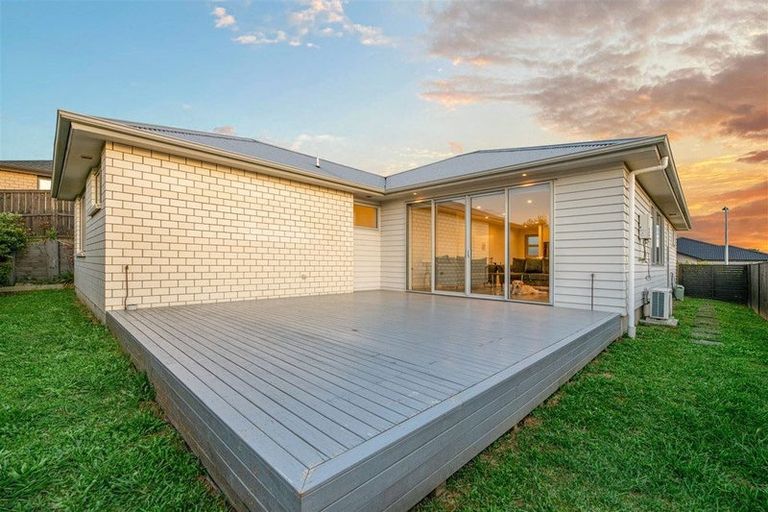 Photo of property in 3 Tararua Street, Massey, Auckland, 0614