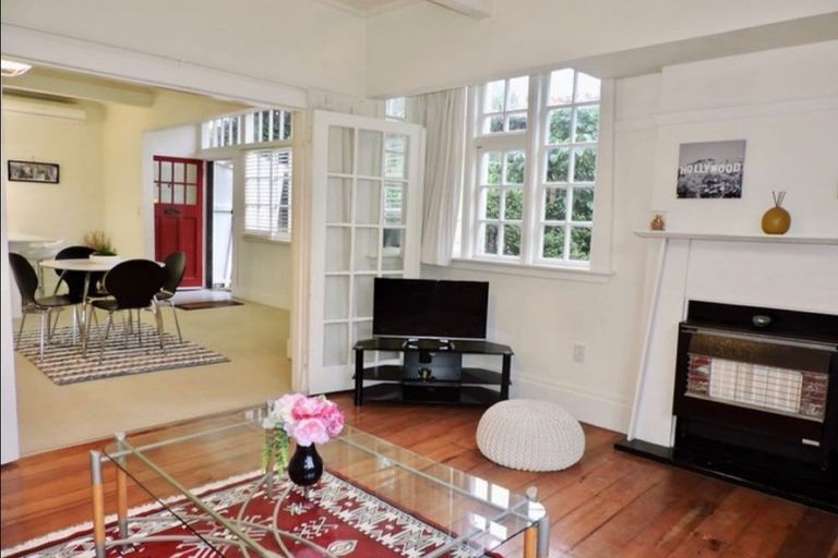 Photo of property in 145 Kelburn Parade, Kelburn, Wellington, 6012