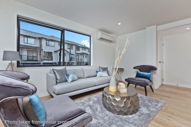 Photo of property in 128 Mcclymonts Road, Oteha, Auckland, 0632