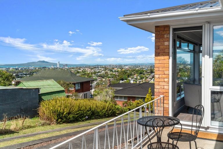 Photo of property in 27 High Road, Glenfield, Auckland, 0629