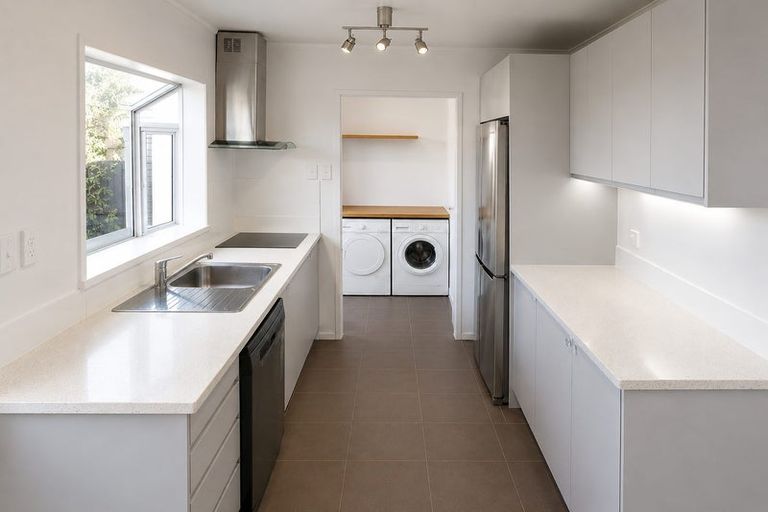 Photo of property in 2/36 Miro Street, New Lynn, Auckland, 0600