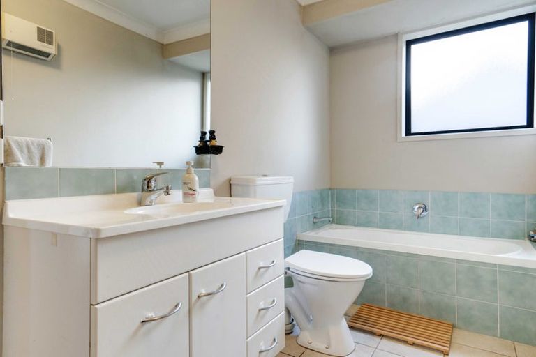 Photo of property in 5a Rewa Street, New Lynn, Auckland, 0600