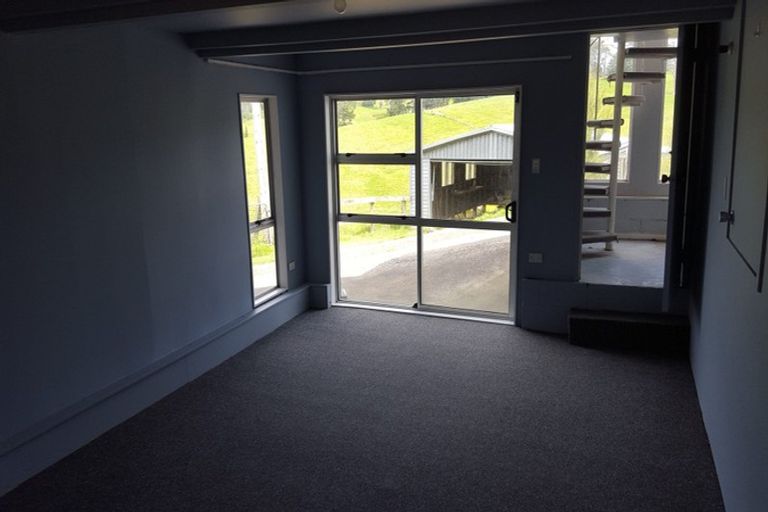 Photo of property in 16 Babich Road, Henderson Valley, Auckland, 0614