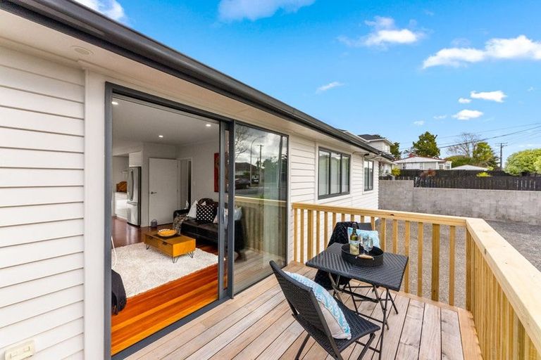 Photo of property in 9 Grainger Road, Te Atatu South, Auckland, 0610