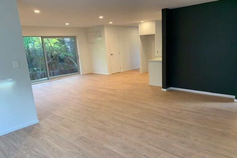 Photo of property in 8a Regency Place, Sunnynook, Auckland, 0632