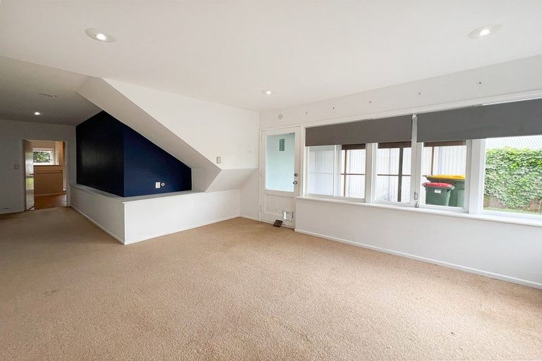 Photo of property in 15 Montana Avenue, Murrays Bay, Auckland, 0630