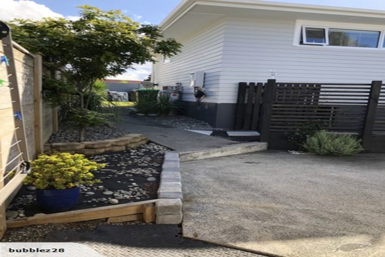 Photo of property in 5 Ngatoa Place, Glenfield, Auckland, 0629