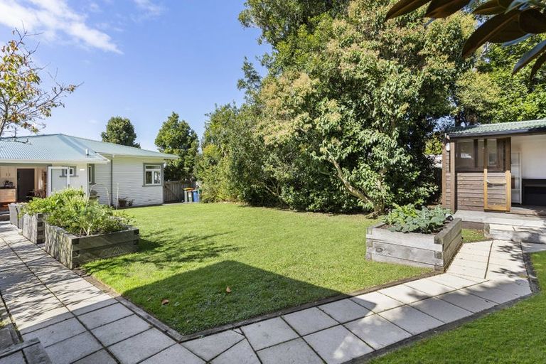 Photo of property in 12 Niccol Avenue, Narrow Neck, Auckland, 0624