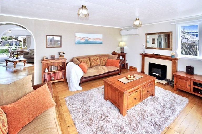 Photo of property in 30 Queen Street, Te Puke, 3119