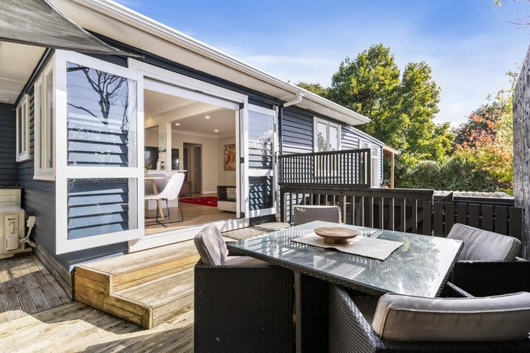 Photo of property in 1/13 Harrybrook Road, Green Bay, Auckland, 0604