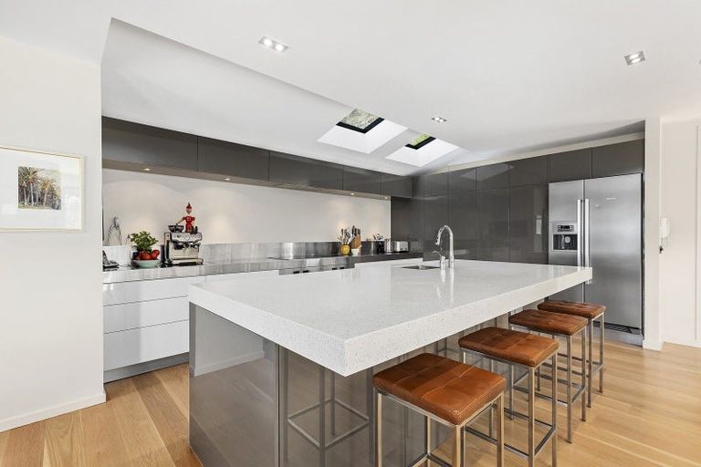 Photo of property in 160 Breaker Bay Road, Breaker Bay, Wellington, 6022