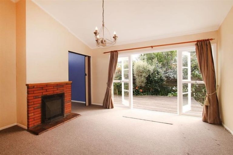 Photo of property in 1/7 The Rosebowl, Sunnyhills, Auckland, 2010