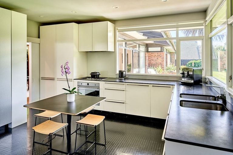 Photo of property in 27 Cheviot Road, Lowry Bay, Lower Hutt, 5013