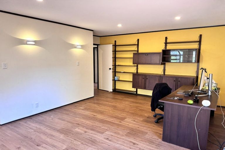 Photo of property in 1/82 Stanniland Street, Sunnyhills, Auckland, 2010