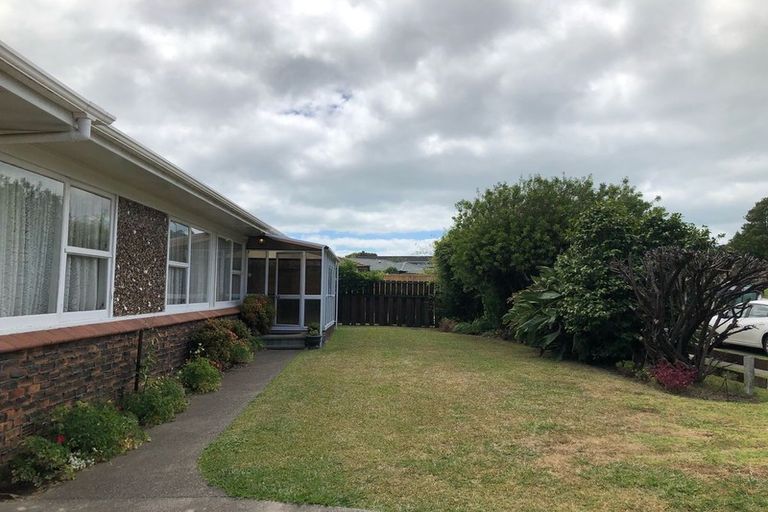 Photo of property in 2 Mander Place, Bucklands Beach, Auckland, 2012