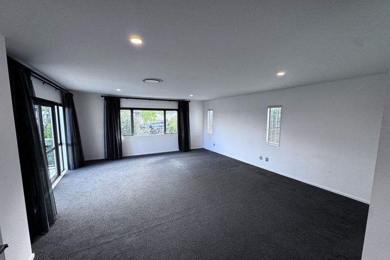 Photo of property in 28 Ballymore Drive, Pinehill, Auckland, 0632