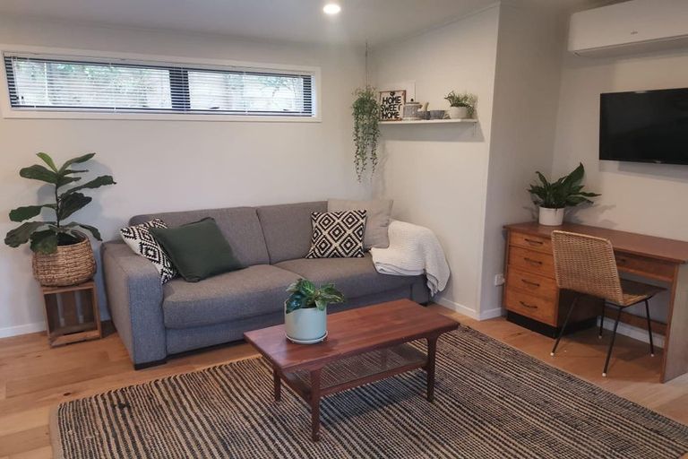 Photo of property in 56 Valley View Road, Glenfield, Auckland, 0629