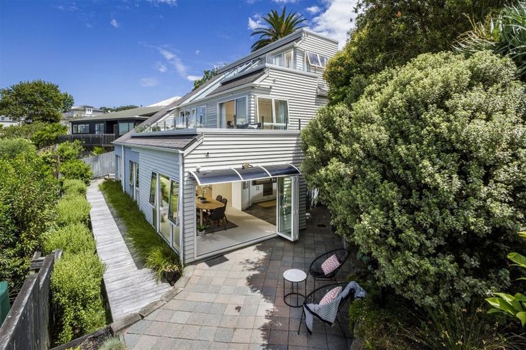 Photo of property in 99a Queen Street, Northcote Point, Auckland, 0627