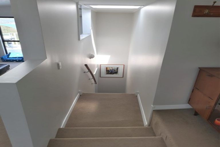 Photo of property in 7a Countess Close, Maupuia, Wellington, 6022