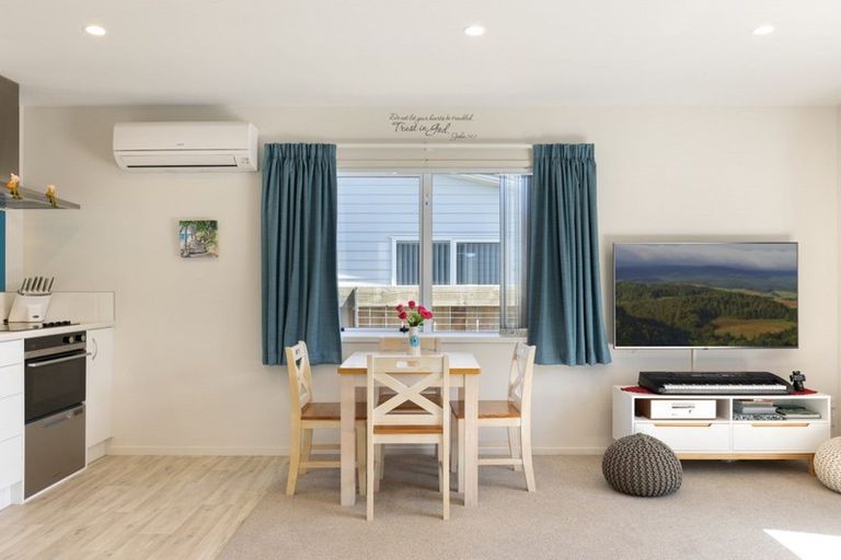 Photo of property in 11 Kamahi Crescent, Papamoa Beach, Papamoa, 3118