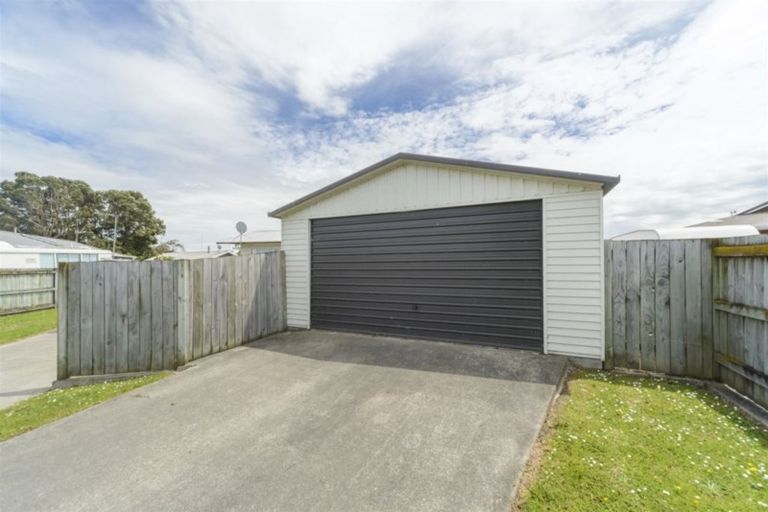 Photo of property in 10 Gladys Place, Kelvin Grove, Palmerston North, 4414
