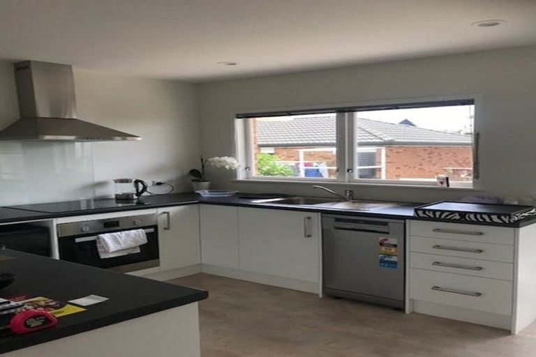 Photo of property in 2/53 Shakespeare Road, Milford, Auckland, 0620