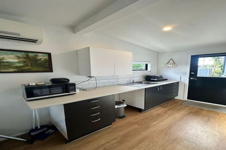Photo of property in 1/204 Beach Haven Road, Beach Haven, Auckland, 0626