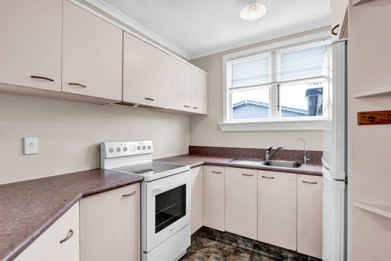 Photo of property in 80 Railway Street, Eltham, 4322