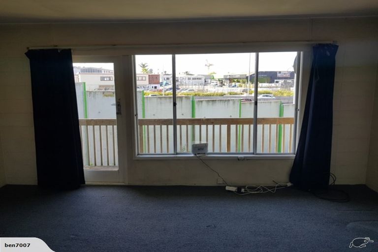 Photo of property in 2/34a Parr Road South, Point Chevalier, Auckland, 1025